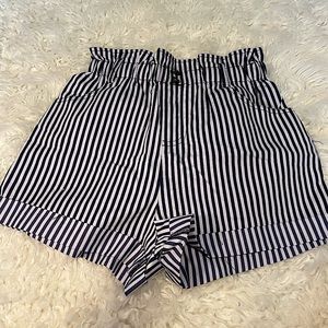 Beautiful striped Simplee casual shorts.